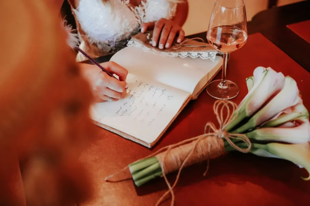 Comment établir un budget de mariage réaliste et réduire les coûts